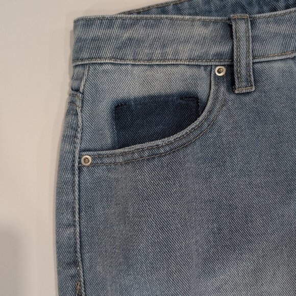 Time and Tru Women's High Rise Denim Short, 4" Inseam, NEW Size 8 Blue - Picture 2 of 5